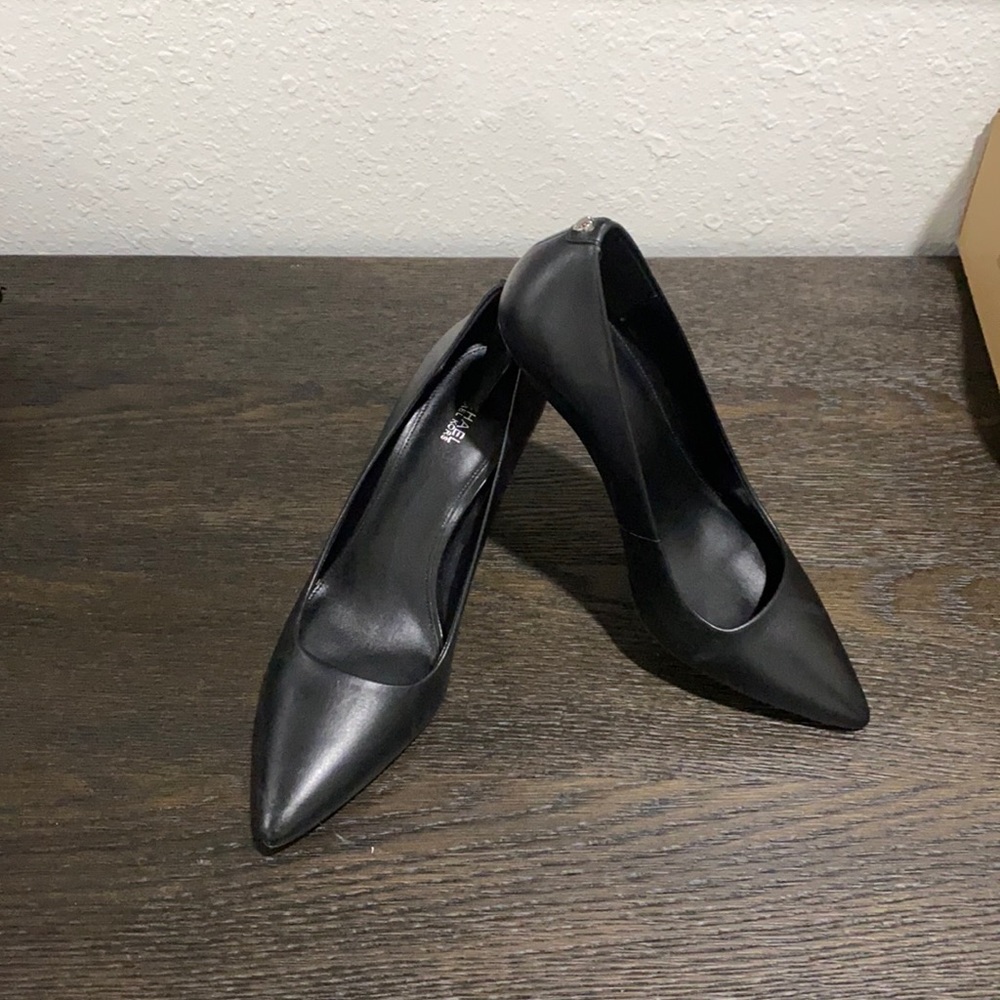 Michael Kors black leather pumps size 9